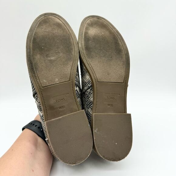 TOMS Faux Snake Shaye Low Booties Grey/White Size 8.5 Office Preppy Minimalist - Picture 9 of 11